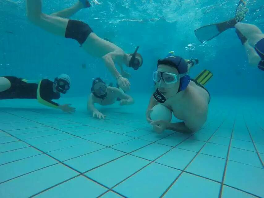 Underwater Rugby Action